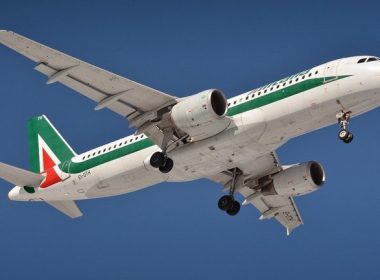 Alitalia, un simbol al Italiei, a efectuat ultimul său zbor, după 75 de ani de la înfiinţare