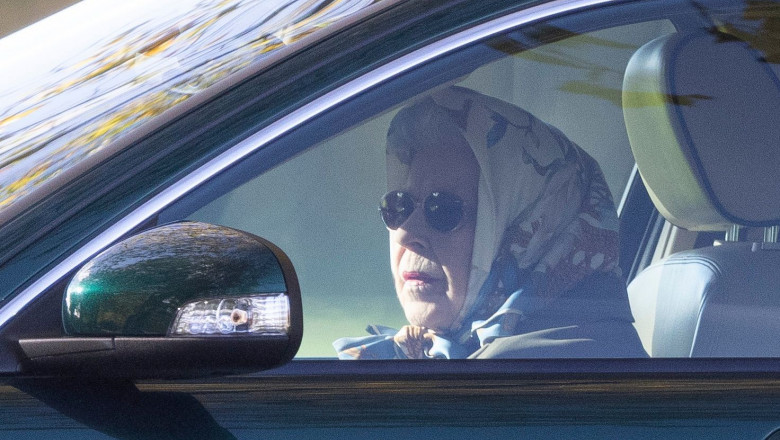 Regina Elisabeta a II-a, surprinsă la volan, deşi medicii i-au recomandat două săptămâni de odihnă