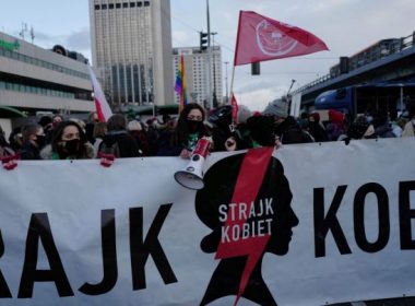 Revoltă în Polonia după ce o femeie a murit pentru că nu a putut face avort