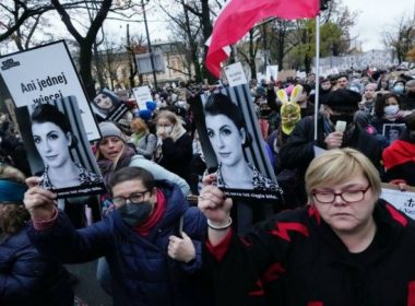 Proteste faţă de noile legi anti-avort în Polonia