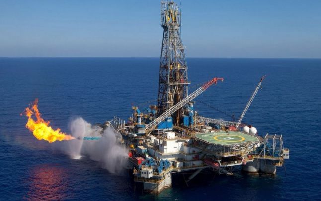 Câţi bani trebuie să împrumute Romgaz de la bănci pentru a putea cumpăra acţiunile Exxon în proiectul de la Marea Neagră