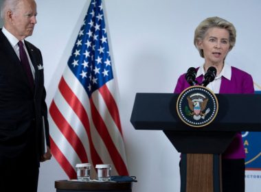 Ursula von der Leyen, după întâlnirea cu Joe Biden, acuză Belarus de „atac hibrid”. „Aceasta nu este o criză a migranţilor”