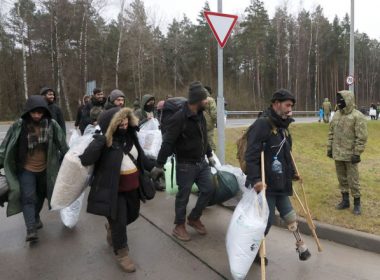 Ping-pong cu oameni disperaţi. Belarusul a început să trimită înapoi acasă miile de imigranţi pe care îi adusese la graniţa cu Polonia