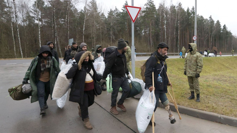 Ping-pong cu oameni disperaţi. Belarusul a început să trimită înapoi acasă miile de imigranţi pe care îi adusese la graniţa cu Polonia