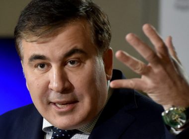 Fostul preşedinte Mihail Saakaşvili, în faţa justiţiei, susţinătorii săi protestează în stradă