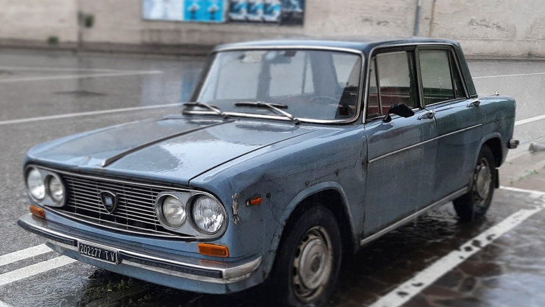 O maşină care a rămas parcată în acelaşi loc timp de aproape 50 de ani a devenit simbolul unui oraş din Italia