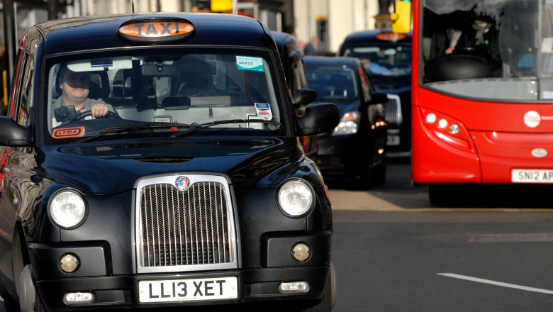 După criza şoferilor de camion, Marea Britanie se luptă cu o alta, a şoferilor de taxi: „A devenit o problemă de siguranţă publică”