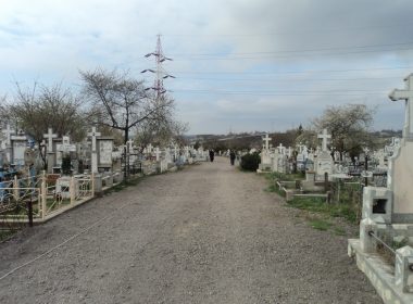 Procurorii au descins în cimitir