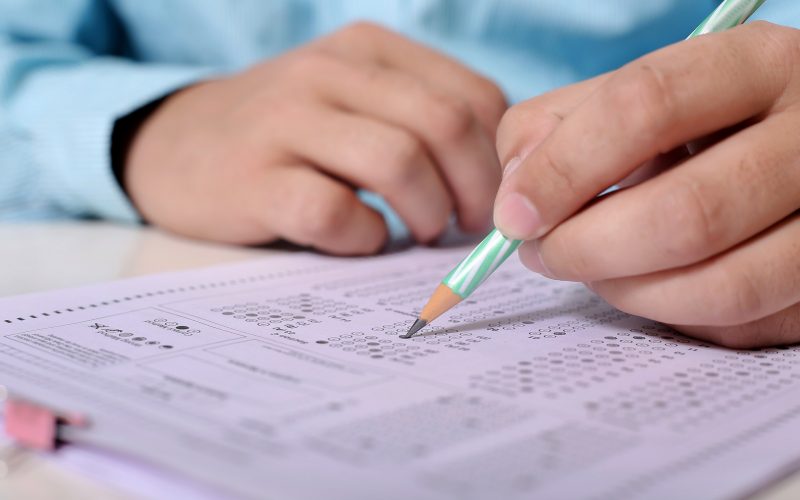Expert în educaţie: Familiile şi copiii trăiesc într-o minciună atunci când vine vorba despre examene