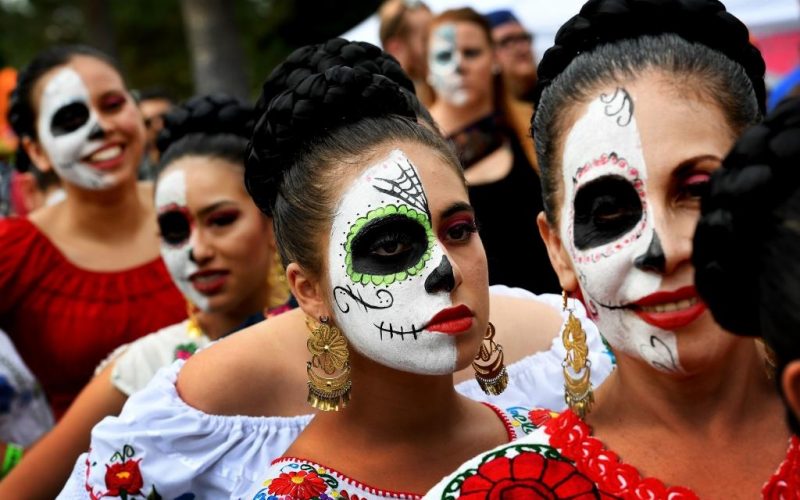 Mexicul sărbătoreşte ziua morţilor