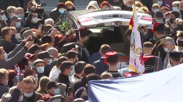 Mii de oameni la înmormântarea lui Petrică Mîţu Stoian
