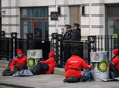 Militanţi ecologişti, condamnaţi la închisoare pentru blocarea traficului în Londra