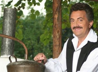 Trupul neînsufleţit al artistului Petrică Mîţu Stoian va fi depus la Ansamblul folcloric ''Maria Tănase'' din Craiova