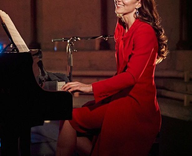 Kate Middleton a cântat la pian în public