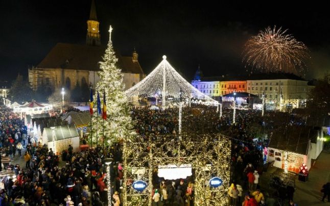 Ştire într-un ziar din Budapesta: „Maghiarii clujeni, enervaţi de lipsa inscripţiilor bilingve la târgul de Crăciun”. Reacţia UDMR Cluj