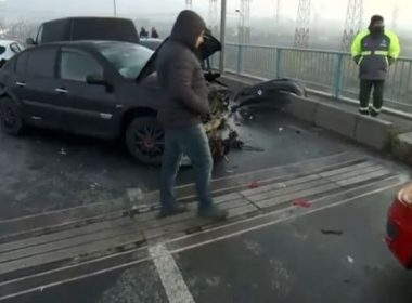 Accident în lanţ cu 20 de autoturisme în Capitală. Traficul, reluat pe podul Nicolae Grigorescu