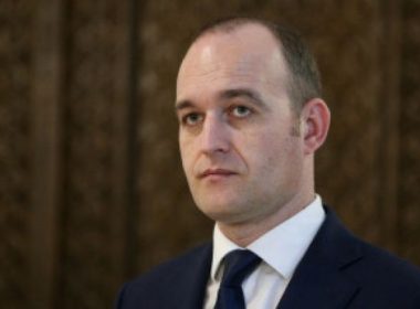 Dan Vîlceanu îşi dă demisia din funcţia de ministru al Investiţiilor şi Proiectelor Europene￼