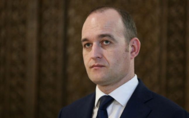 Dan Vîlceanu îşi dă demisia din funcţia de ministru al Investiţiilor şi Proiectelor Europene￼