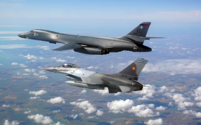 NATO începe supravegherea aeriană în Bulgaria, pe fondul creşterii tensiunilor între Occident şi Rusia
