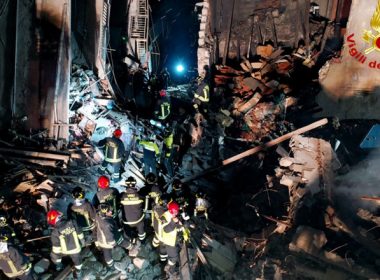O clădire cu 4 etaje s-a prăbuşit după o explozie de gaz în Italia. Bilanţul victimelor a ajuns la patru morţi