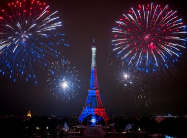 Franţa interzice artificiile de Anul Nou