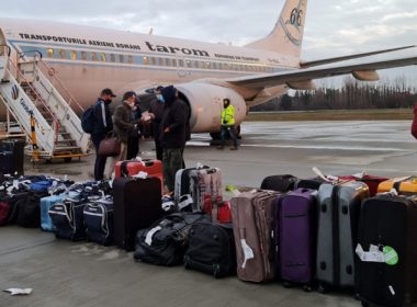 Trei români repatriaţi din Africa de Sud, bolnavi de Covid  Probele pozitive, trimise la secvenţiere