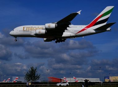 Ultimul avion superjumbo Airbus A380 a ieşit pe poarta fabricii. Lansat ca o minune a aeronauticii, s-a dovedit a fi un eşec comercial