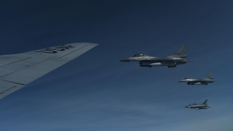 România a ridicat în aer avioanele F-16 şi Mig-21, după ce au fost detectate „activităţi aeriene deasupra Mării Negre”￼