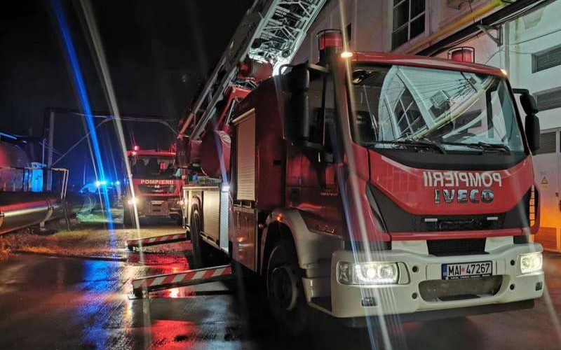 Incendiu la o fabrică de textile din Botoşani. 59 de angajaţi s-au autoevacuat