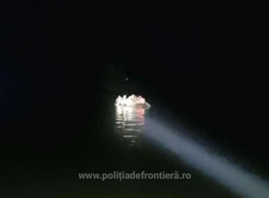 Poliţiştii de frontieră au salvat din apele Dunării 22 de migranţi din Irak şi India