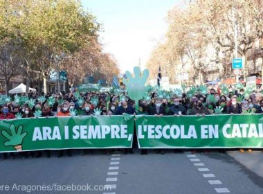 Zeci de mii de oameni au protestat la Barcelona împotriva extinderii limbii spaniole în şcolile din Catalonia