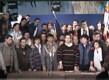 Mircea Dinescu vrea să vândă puloverul cu care a fost la Revoluţie