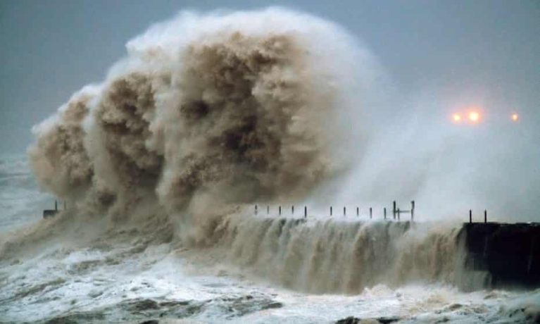 Furtună puternică în Marea Britanie şi Irlanda