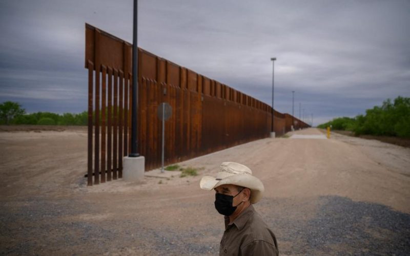 Texasul îşi face zid la graniţa cu Mexicul