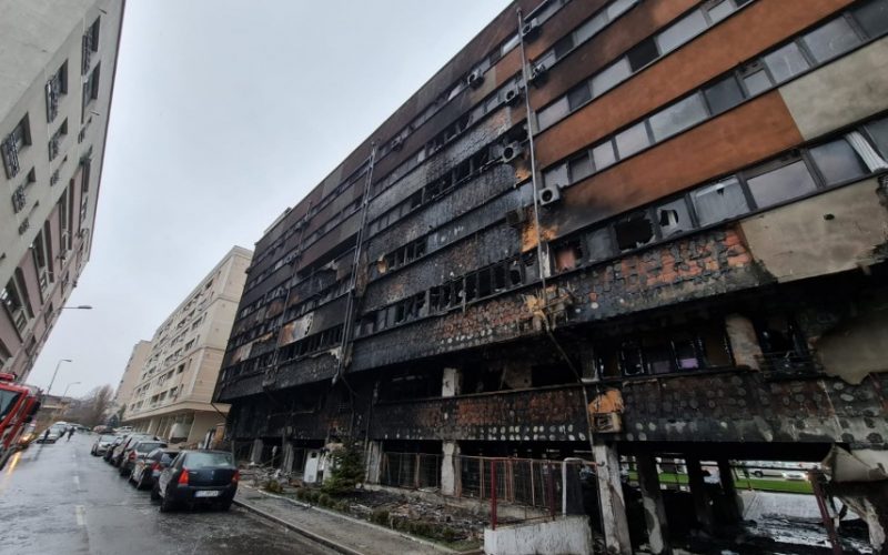 Adolescentul de 15 ani care a provocat incendiul blocului din Constanţa, din arest la domiciliu în arest preventiv