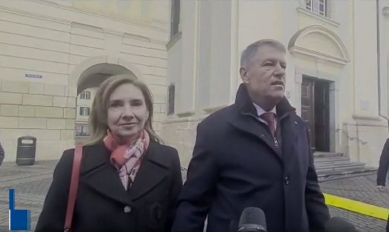 Preşedintele Klaus Iohannis a mers la slujbă în prima zi de Crăciun, la biserica din Sibiu