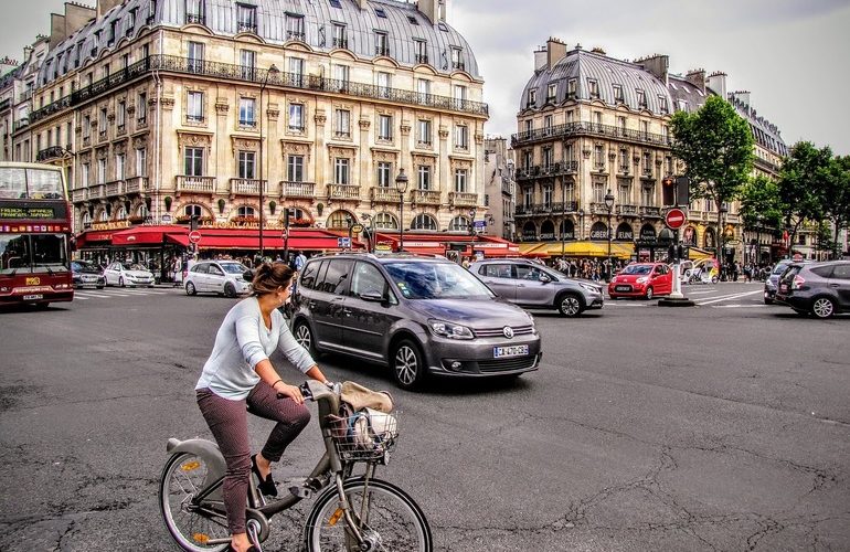 Mesajele ecologiste, obligatorii în reclamele auto în Franţa