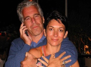 Fosta iubită a lui Jeffrey Epstein, Ghislaine Maxwell, a fost condamnată pentru că l-a ajutat pe acesta să abuzeze sexual adolescente