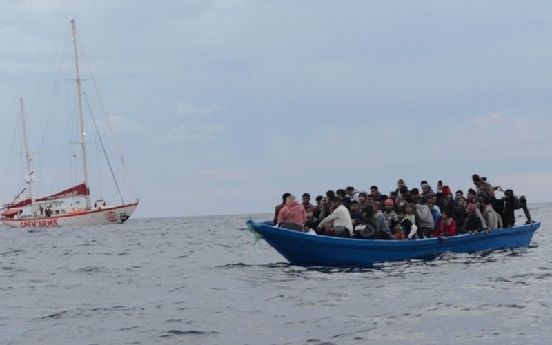 Un copil migrant de doar un an a traversat Marea Mediterană fără părinţi. “A traversat Mediterana înainte să înveţe să meargă. A înfruntat valurile singur”