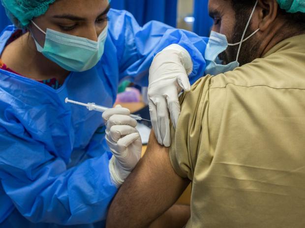 Pakistanul îşi extinde campania de vaccinare cu doza booster la persoanele de peste 30 de ani