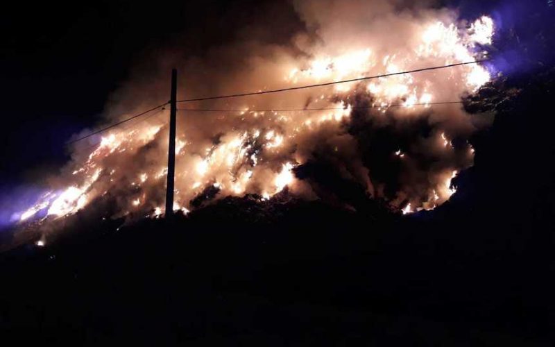 Incendiu la groapa de gunoi a municipiului Sighişoara. Un focar s-a reaprins, fiind a doua oară în acest weekend