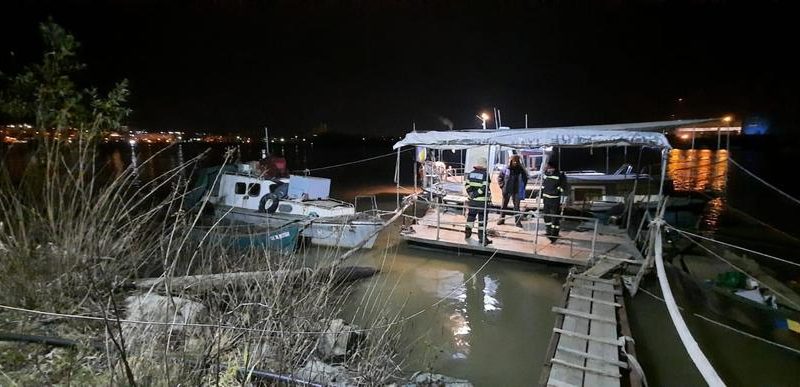 Tulcea: Bărbat căutat de pompieri, după ce a fost văzut ultima oară pe un ponton de acostare aflat pe malul Dunării