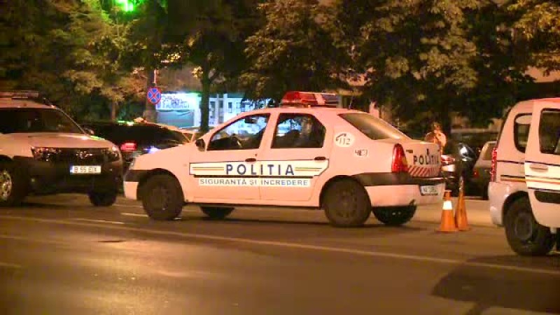 O tânără a murit după ce a fost lovită de o maşină pe o trecere de pietoni, în Bucureşti