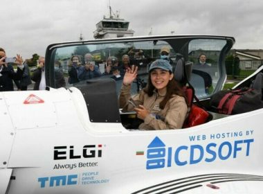 Cea mai tânără femeie-pilot din lume