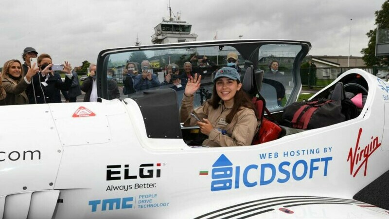 Cea mai tânără femeie-pilot din lume