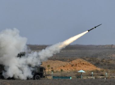 Rusia anunţă noi tiruri de rachetă hipersonică Kalibr şi de croazieră Onyx vizând ţinte militare în Ucraina