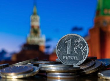 Rubla a căzut puternic, iar bursa de la Moscova a pierdut 6 la sută din valoare într-o zi