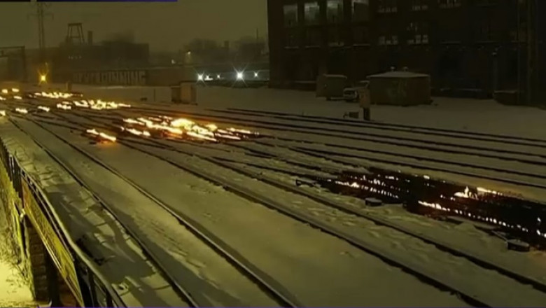 Şinele de tren din Chicaco au fost cuprinse de flăcări, în plină iarnă