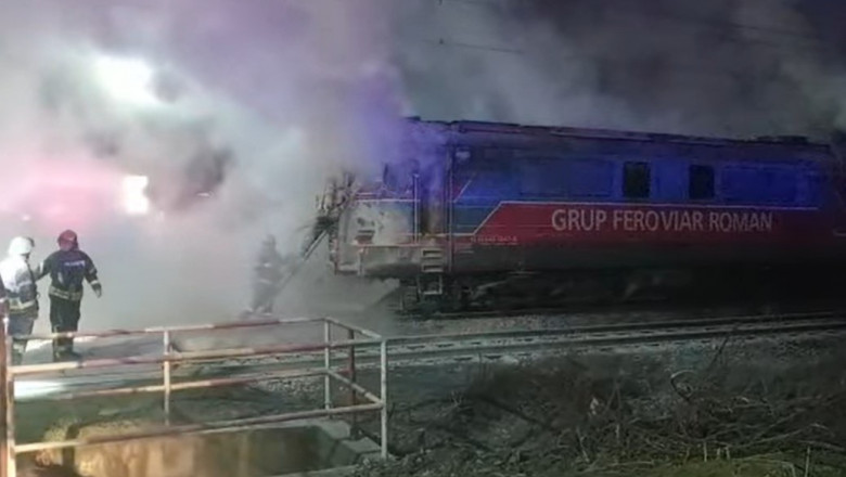 Locomotivă în flăcări. Trenuri blocate în gări