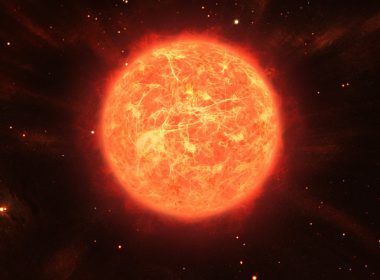 Astronomii au asistat pentru prima oară la explozia violentă a unei stele supergigante roşii în timp real